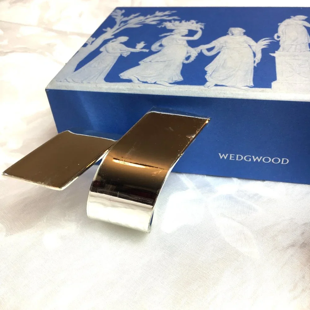 * Wedgewood Silver Abstract Contempory Napkin Rings Set of 4 NWT